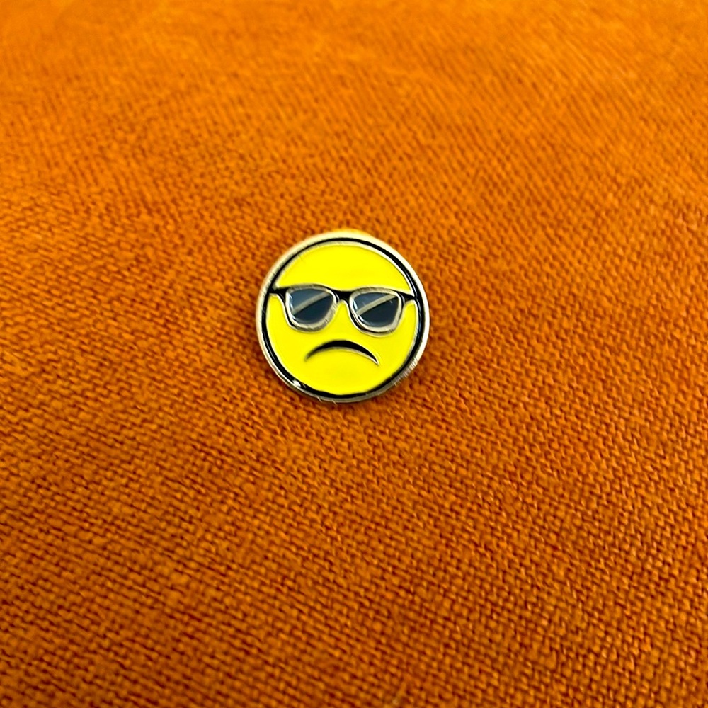 Lapel pin